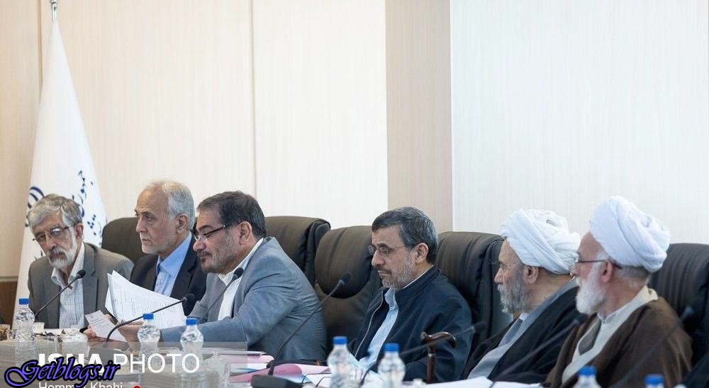 نگاه خاص حدادعادل ، تصویری از محمود احمدی‌نژاد در جلسه مجمع تشخیص مصلحت نظام